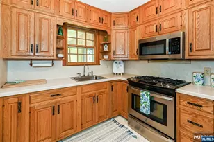 111 Jackson Ave, Wayne, NJ 07470 - Photo 12