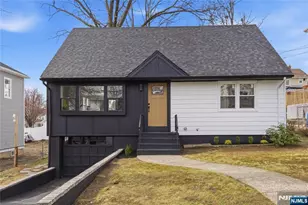 116 Washington Pl, Teaneck Township, NJ 07666 - Photo 4
