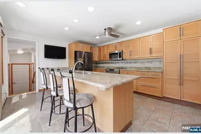 319 E Madison Avenue, Dumont, NJ 07628 - Photo 10
