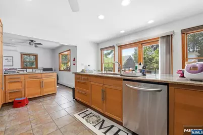 319 E Madison Avenue, Dumont, NJ 07628 - Photo 10