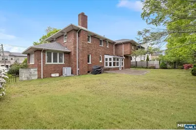 535 Summit, Englewood Cliffs, NJ 07632 - Photo 32