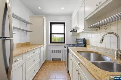 2335 Hudson Terrace D6 #D6, Fort Lee, NJ 07024 - Photo 1