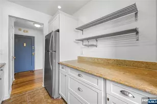 2335 Hudson Terrace D6, Fort Lee, NJ 07024 - Photo 4
