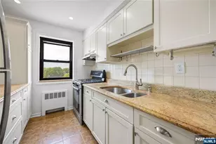 2335 Hudson Terrace D6, Fort Lee, NJ 07024 - Photo 2