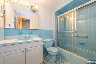 319 Winifred Drive, Totowa, NJ 07512 - Photo 12
