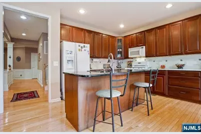 47 Mulberry Court, Paramus, NJ 07652 - Photo 8