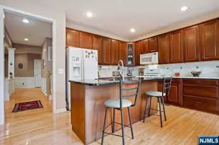 47 Mulberry Ct, Paramus, NJ 07652 - Photo 8