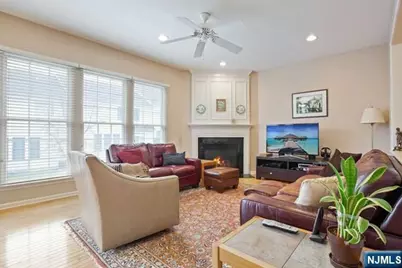 47 Mulberry Court, Paramus, NJ 07652 - Photo 4