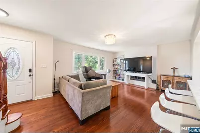 553 Ray Avenue, Ridgefield, NJ 07657 - Photo 4