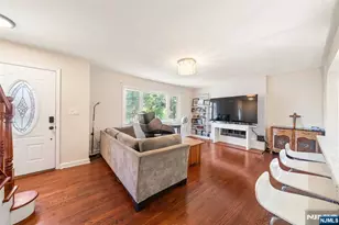 553 Ray Ave, Ridgefield, NJ 07657 - Photo 4