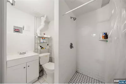 553 Ray Avenue, Ridgefield, NJ 07657 - Photo 24