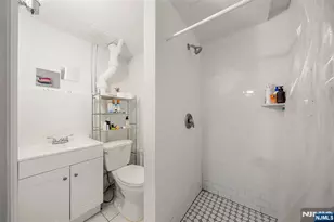 553 Ray Ave, Ridgefield, NJ 07657 - Photo 24