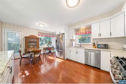 553 Ray Avenue, Ridgefield, NJ 07657 - Photo 10