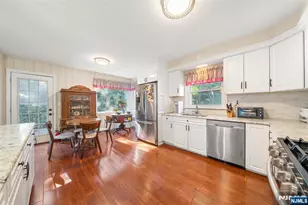 553 Ray Ave, Ridgefield, NJ 07657 - Photo 10