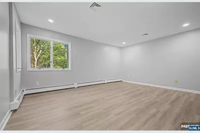 22 Flynn Place, Wayne, NJ 07470 - Photo 4