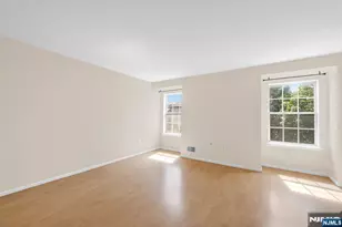 300 Crown Ct 523, Edgewater, NJ 07020 - Photo 8