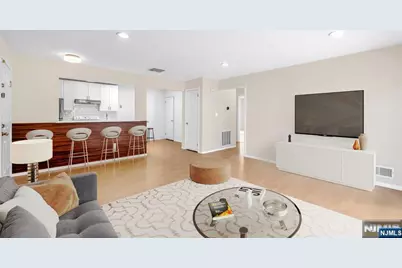 300 Crown Court 523 #523, Edgewater, NJ 07020 - Photo 6