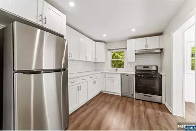 42 Ridgewood Avenue, Paramus, NJ 07652 - Photo 4