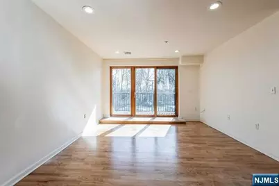 17 Meadow Road 401 #401, Rutherford, NJ 07070 - Photo 4
