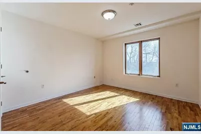 17 Meadow Road 401 #401, Rutherford, NJ 07070 - Photo 10