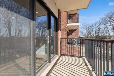 17 Meadow Road 401 #401, Rutherford, NJ 07070 - Photo 8