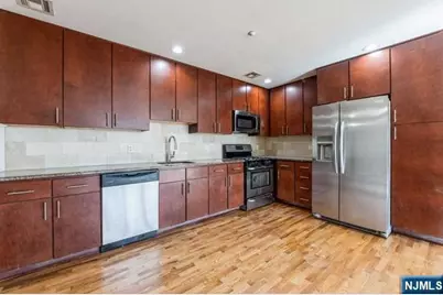 17 Meadow Road 401 #401, Rutherford, NJ 07070 - Photo 2