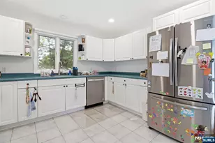 123 Hickory B, Tenafly, NJ 07670 - Photo 10