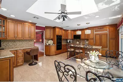 8 Mariani Drive, Little Ferry, NJ 07643 - Photo 10