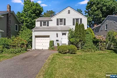 566 Barnett Place, Ridgewood, NJ 07450 - Photo 10