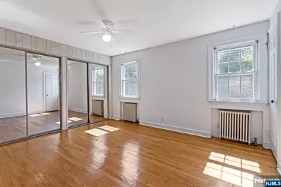 566 Barnett Place, Ridgewood, NJ 07450 - Photo 6