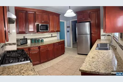 11 Welland Avenue, Irvington, NJ 07111 - Photo 4