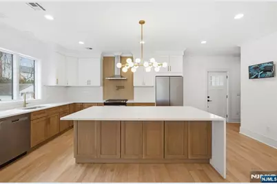 110 Platt Avenue, Saddle Brook Township, NJ 07663 - Photo 8