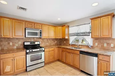 136A Fulton Avenue, Fairview, NJ 07022 - Photo 8