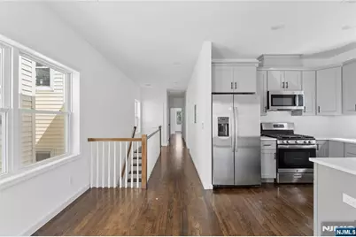 910 Bergen 2 #2, Newark, NJ 07112 - Photo 6