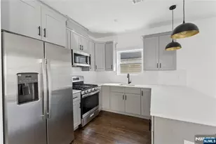 910 Bergen 2, Newark, NJ 07112 - Photo 4