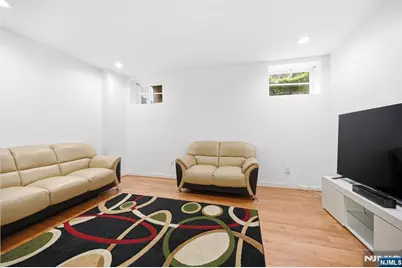 216 Barringer, Nutley, NJ 07110 - Photo 32