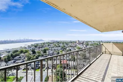 200 Winston Drive 2019 #2019, Cliffside Park, NJ 07010 - Photo 2