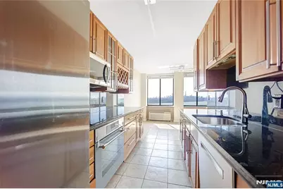 200 Winston Drive 2019 #2019, Cliffside Park, NJ 07010 - Photo 8