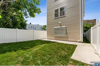 840 S 19th Street, Newark, NJ 07108 - Photo 32