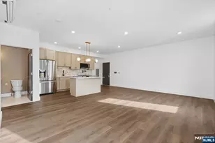 21 Lincoln Park 100, Newark, NJ 07102 - Photo 2