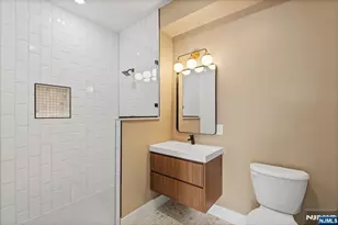 21 Lincoln Park 100, Newark, NJ 07102 - Photo 4