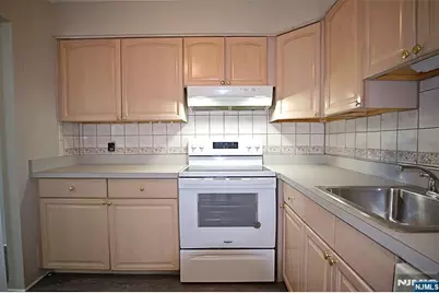 460 Liberty Street 460 B Unit 207 #460 B Unit 207, Little Ferry, NJ 07643 - Photo 10