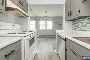 100 Pierson Miller Dr E4, Pompton Lakes, NJ 07442 - Photo 8