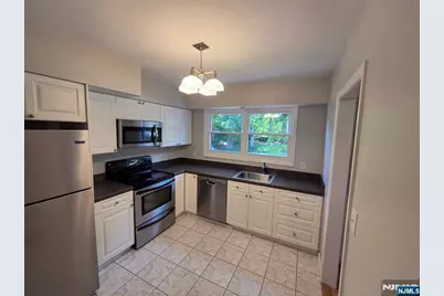 60 Madison Place A10 #A10, Ridgewood, NJ 07450 - Photo 10
