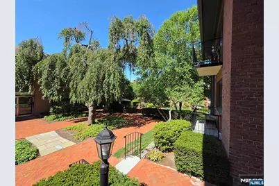 60 Madison Place A10 #A10, Ridgewood, NJ 07450 - Photo 2