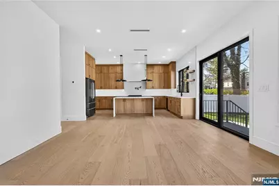 395 Hickory Avenue, Paramus, NJ 07652 - Photo 8