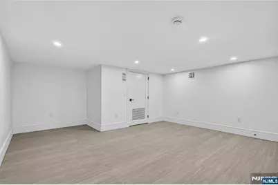 395 Hickory Avenue, Paramus, NJ 07652 - Photo 44