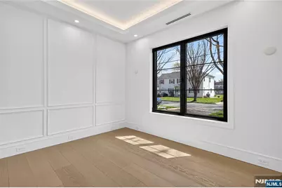 395 Hickory Avenue, Paramus, NJ 07652 - Photo 10