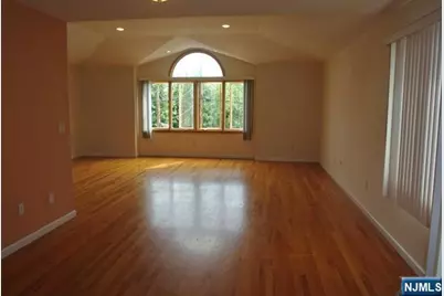 69 Summit Avenue 2 #2, Elmwood Park, NJ 07407 - Photo 2