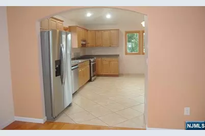 69 Summit Avenue 2 #2, Elmwood Park, NJ 07407 - Photo 6
